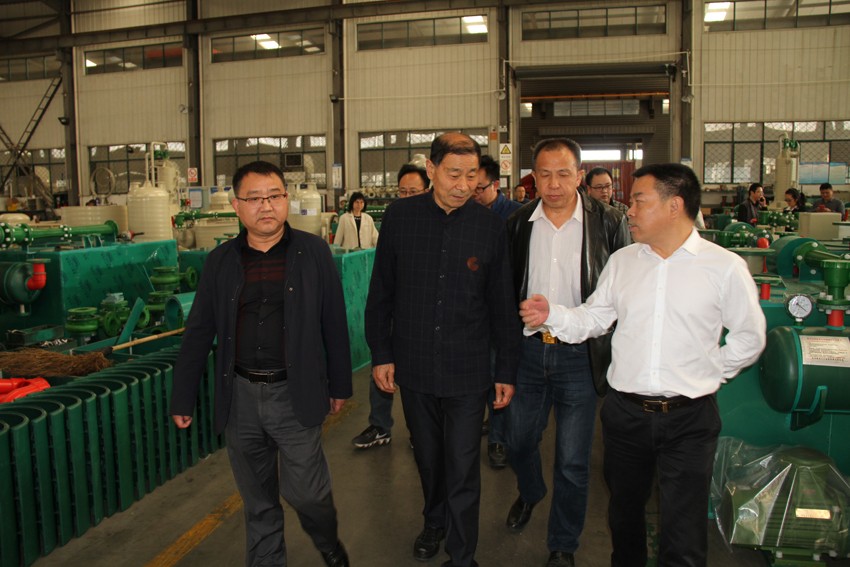 杭州新安江工业泵-市常务副市长俞伟等市领导一行来公司走访调研 (1)